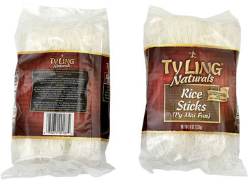 Gli alimenti salutari delle tagliatelle del bastone della farina dei prodotti naturali di Tyling friggono con carne/verdure