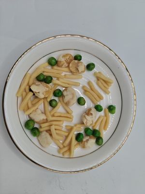 Snack di fette miste di gamberi e fagioli al forno con sale