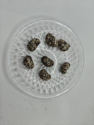 Noccioline di sesamo bianco e nero