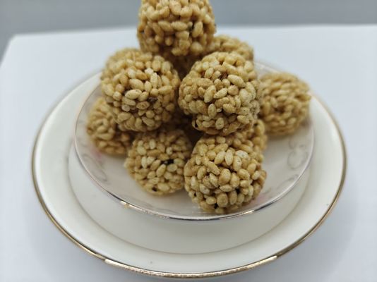 Confezioni sfuse di palline di riso e frutta secca ad alto contenuto proteico