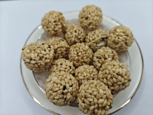 Confezioni sfuse di palline di riso e frutta secca ad alto contenuto proteico