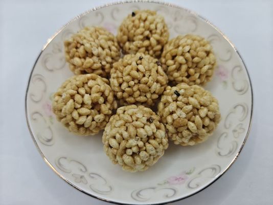 Confezioni sfuse di palline di riso e frutta secca ad alto contenuto proteico