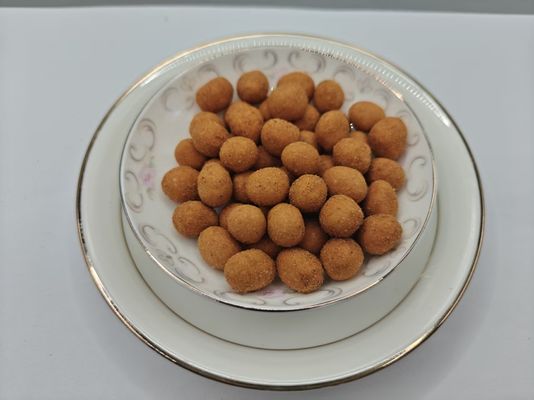 Arachidi con un rivestimento piccante e un sapore aromatico