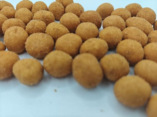 Arachidi con un rivestimento piccante e un sapore aromatico