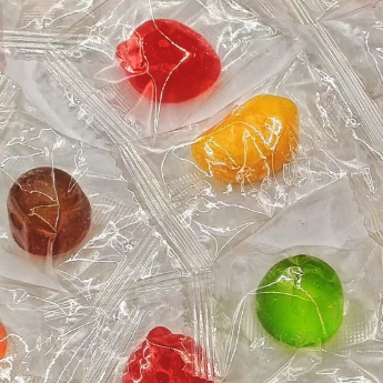 Caramelle gommose colorate confezionate singolarmente per feste, eventi e piacere quotidiano
