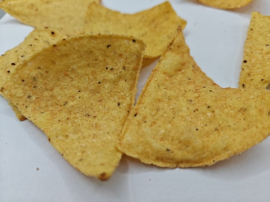 Patatine di mais al pomodoro per gli amanti degli snack salati