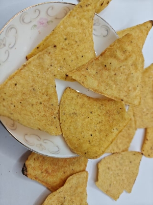 Patatine di mais al pomodoro per gli amanti degli snack salati