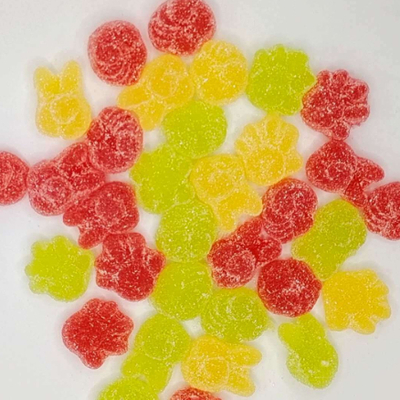 Dolci gommosi a forma di frutta a colori misti con rivestimento di zucchero