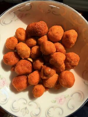 Giallo d'uovo d'oro Crunch Snack di arachidi con giallo d'uovo salato e sapore piccante in imballaggio OEM personalizzato