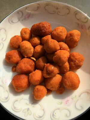 Giallo d'uovo d'oro Crunch Snack di arachidi con giallo d'uovo salato e sapore piccante in imballaggio OEM personalizzato