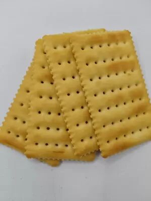 Crackers salati al latte, soda e sale certificati BRC ISO - Snack salato croccante e stratificato senza grassi trans per ufficio e famiglia
