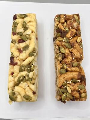 Nutritivo a basso contenuto di grassi senza zuccheri Sachima Snack di cereali con semi di zucca Uvetta secca Cranberry per consumatori attenti alla salute