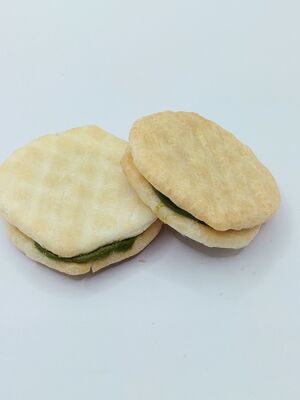 Cracker di riso ricco di matcha di alta qualità con una consistenza croccante e un sapore equilibrato per snack di soia