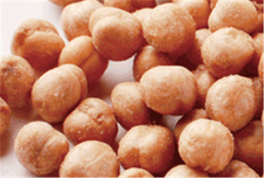 La dimensione setacciata ha arrostito lo spuntino dei ceci, il buon gusto dei ceci arrostito giallo croccante