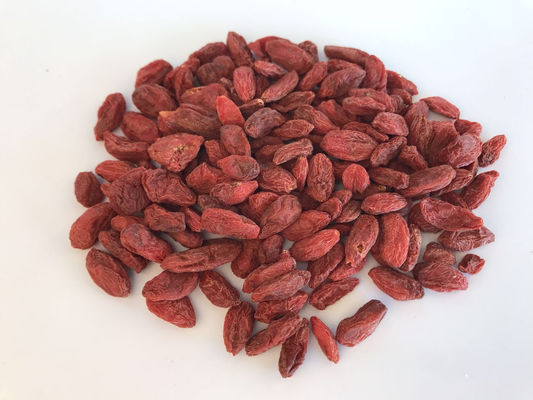 La frutta secca rossa della bacca di Goji fa un spuntino la materia prima, OEM disidratato degli spuntini della frutta disponibile