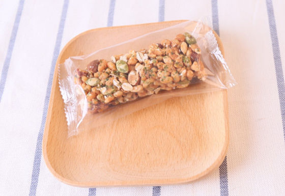 L'alimento delle barre di energia della proteina dell'alga del pomodoro fa un spuntino cascer pieno di nutrizione certificato