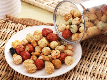 Gli spuntini salati dell'alimento fresco del preparato del cracker del riso, cracker croccanti del riso liberano dalla frittura