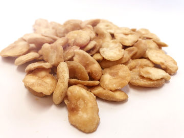 Lo spuntino della fava del primo grado, fave piccanti salate ha raccolto a mano i materiali