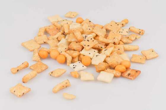 Mix di cracker di riso al peperoncino certificati BRC con arachidi - Snack Munchines