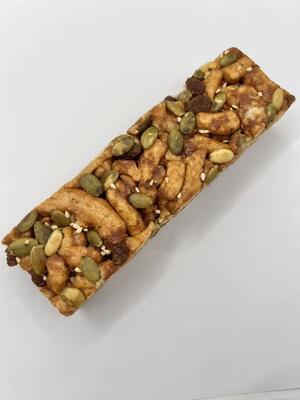 Nutritivo a basso contenuto di grassi senza zuccheri Sachima Snack di cereali con semi di zucca Uvetta secca Cranberry per consumatori attenti alla salute