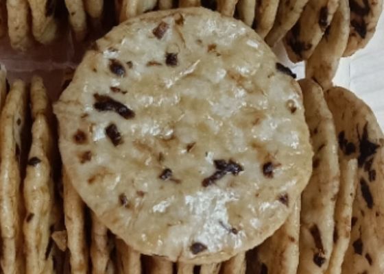 Il sapore delizioso dell'alga dell'OEM intorno al giro saporito dei cracker del riso fa un spuntino i sapori differenti