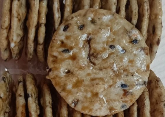 Nessun sapore di coloritura della salsa di soia del sesamo ha arrostito gli spuntini croccanti dei cracker del riso tutta l'età